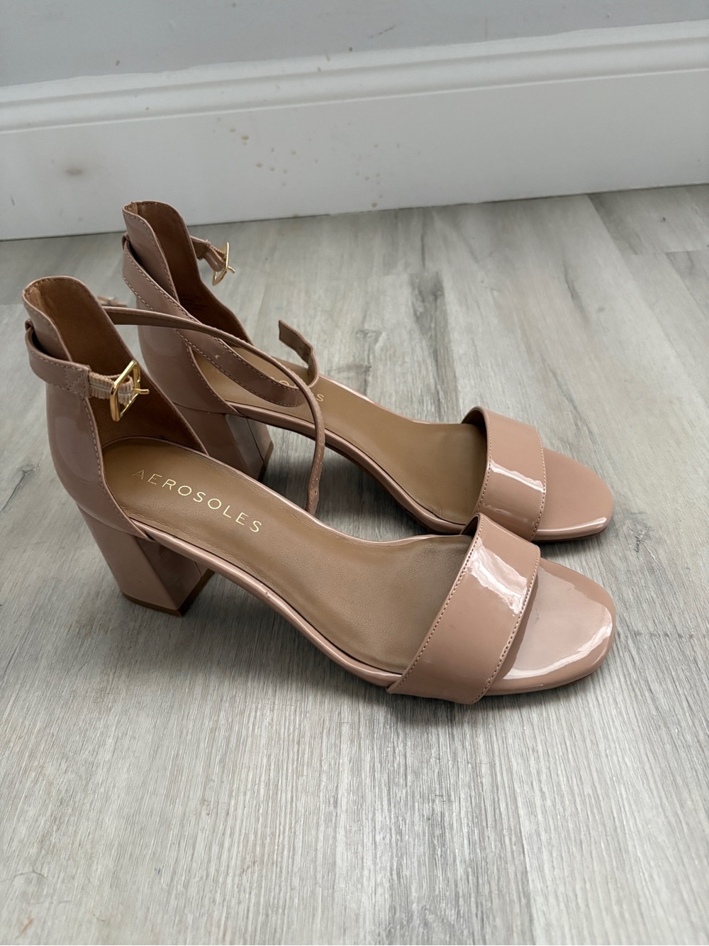Aerosoles Women's Elba Patent Strappy Block Heel Sandals in Nude